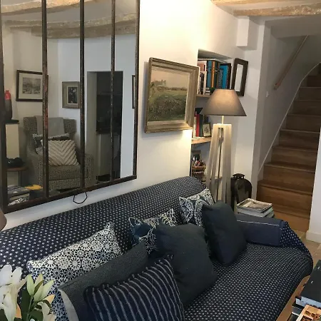 Maison De Bed & Breakfast